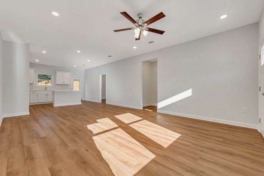 Spacious, unfurnished interior of a new home in Live Oak Cottages, Freeport (Image 21).