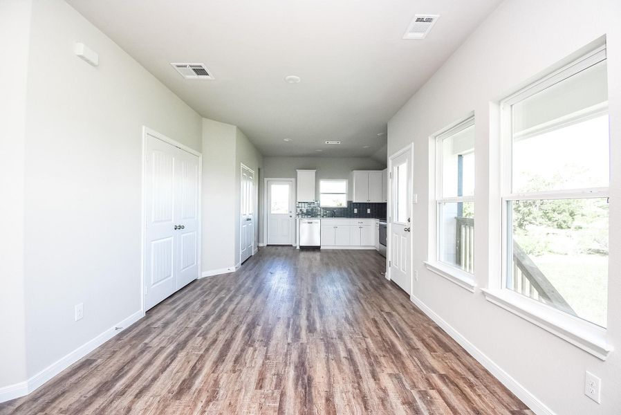 Spacious, unfurnished interior of a new home in , Palacios (Image 27).