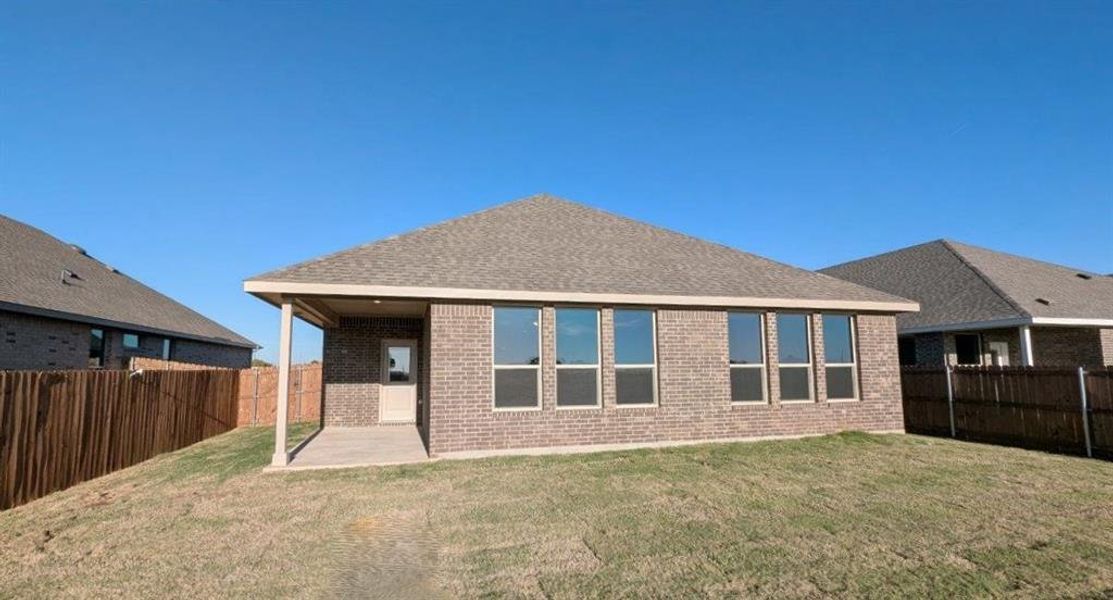 Exterior details and patio area of a home in Bella Vista, Granbury (Image 3). Exterior details and patio area of a home in Bella Vista, Granbury (Image 3).