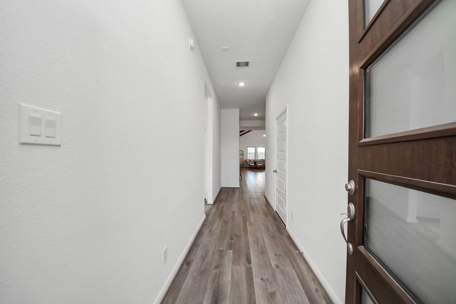 Spacious, unfurnished interior of a new home in Kings Mill, Kingwood (Image 18).