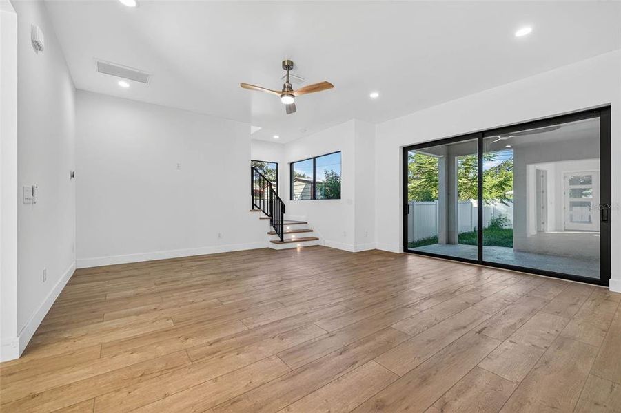 Spacious, unfurnished interior of a new home in , St. Petersburg (Image 30).