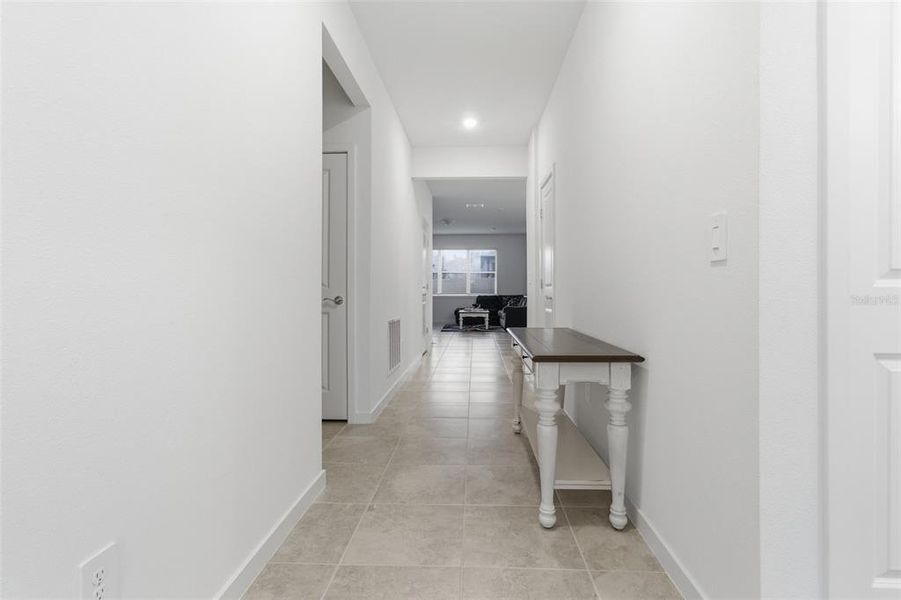 Furnished interior view inside a new home in Evergreen, Thonotosassa (Image 7).