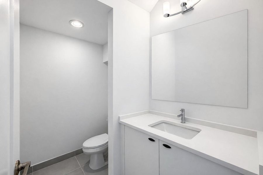 29-web-or-mls-Bathroom w mirror