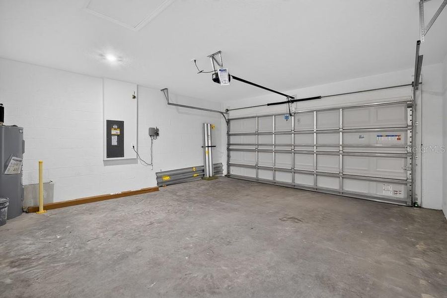 Spacious, unfurnished interior of a new home in Palm Wind, Hudson (Image 18).