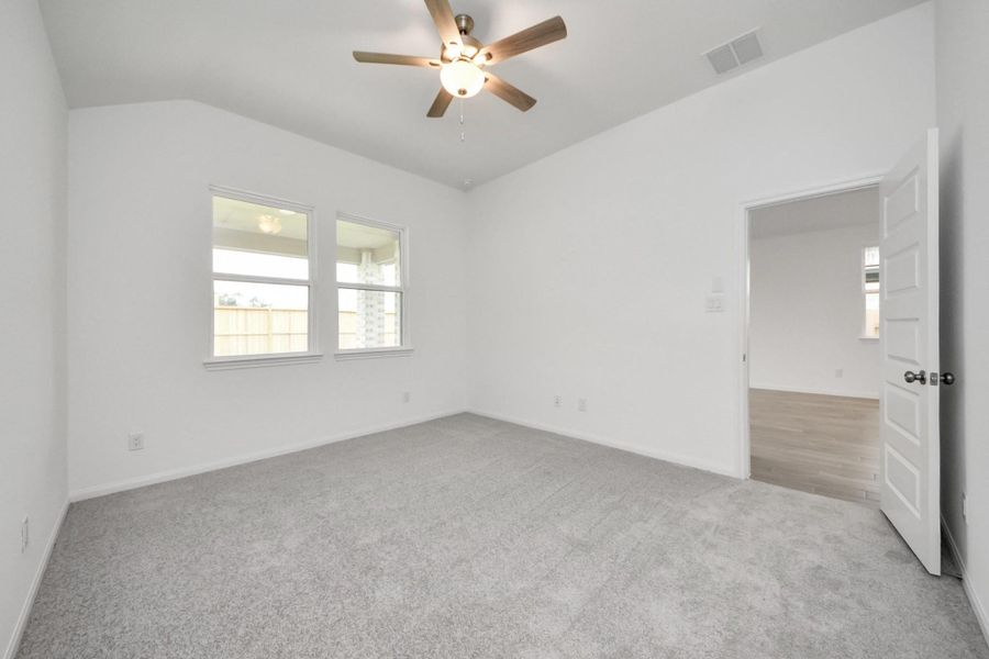 Spacious, unfurnished interior of a new home in Elyson, Katy (Image 37).