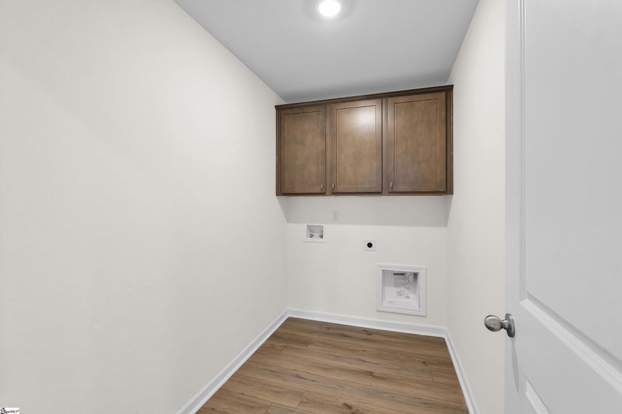 Spacious, unfurnished interior of a new home in Lynbrook, Boiling Springs (Image 23).