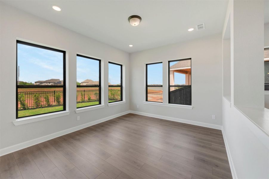 Spacious, unfurnished interior of a new home in Harvest Green 65', Richmond (Image 22).