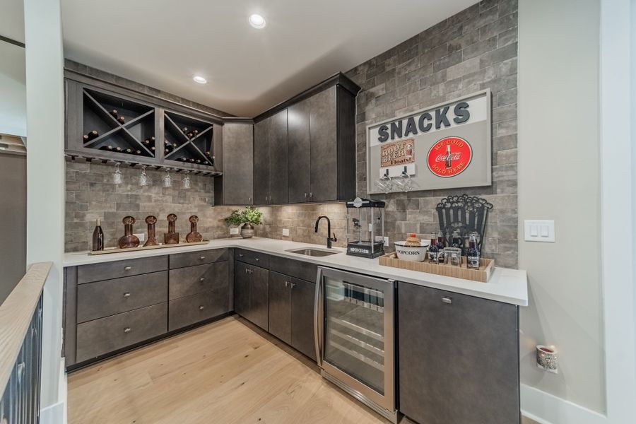 Emeline Model Bonus Room