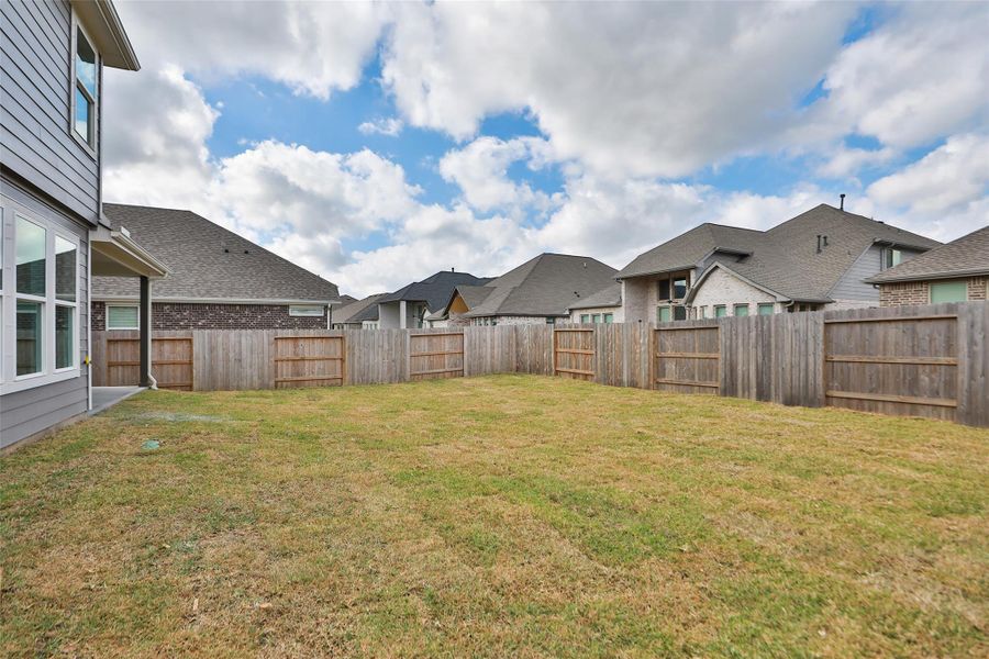 Exterior details and patio area of a home in Coastal Point, League City (Image 20).