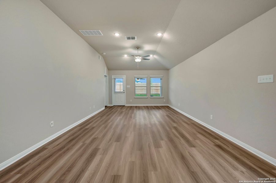 Spacious, unfurnished interior of a new home in Park Place, New Braunfels (Image 33).