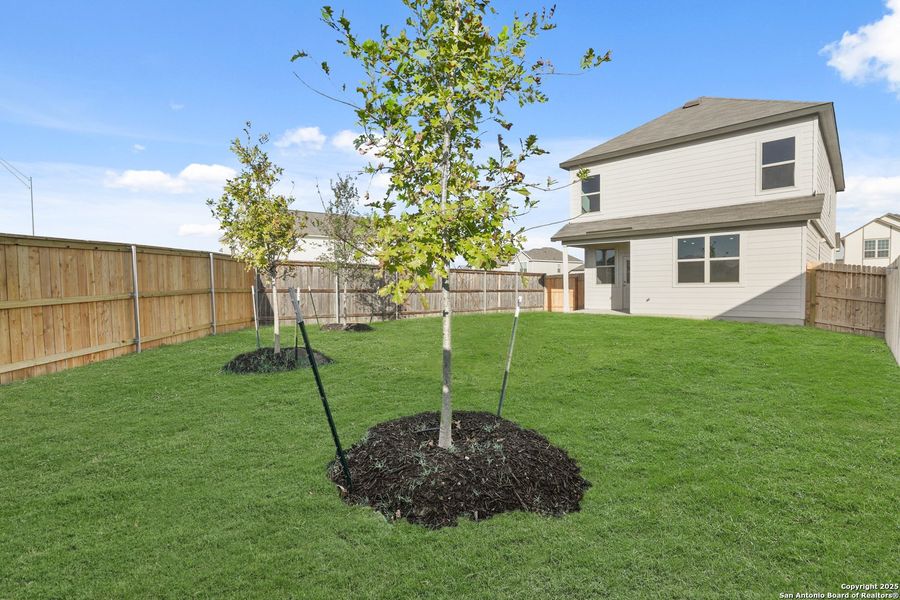 Exterior details and patio area of a home in Blue Ridge Ranch, San Antonio (Image 19).