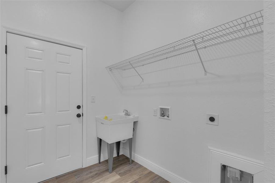 Spacious, unfurnished interior of a new home in , Ocala (Image 13).