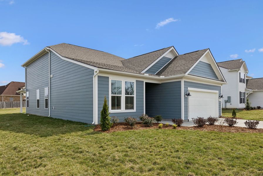 Exterior details and patio area of a home in Glenview Farms, Murfreesboro (Image 31).