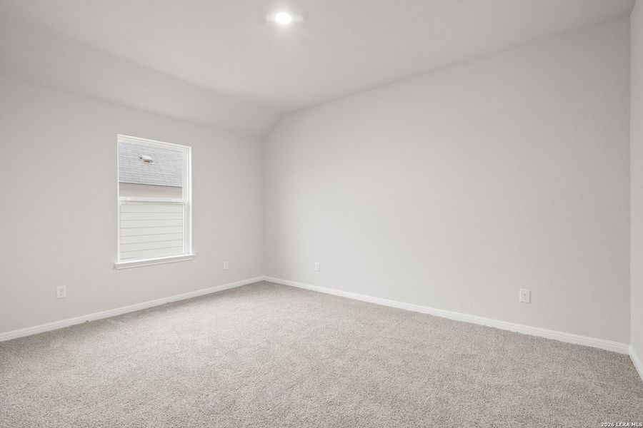 Spacious, unfurnished interior of a new home in Hunters Ranch, San Antonio (Image 15).