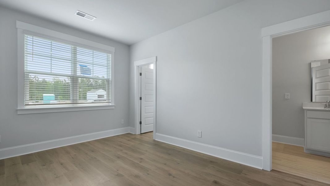 Spacious, unfurnished interior of a new home in Sheep Island, Summerville (Image 12).