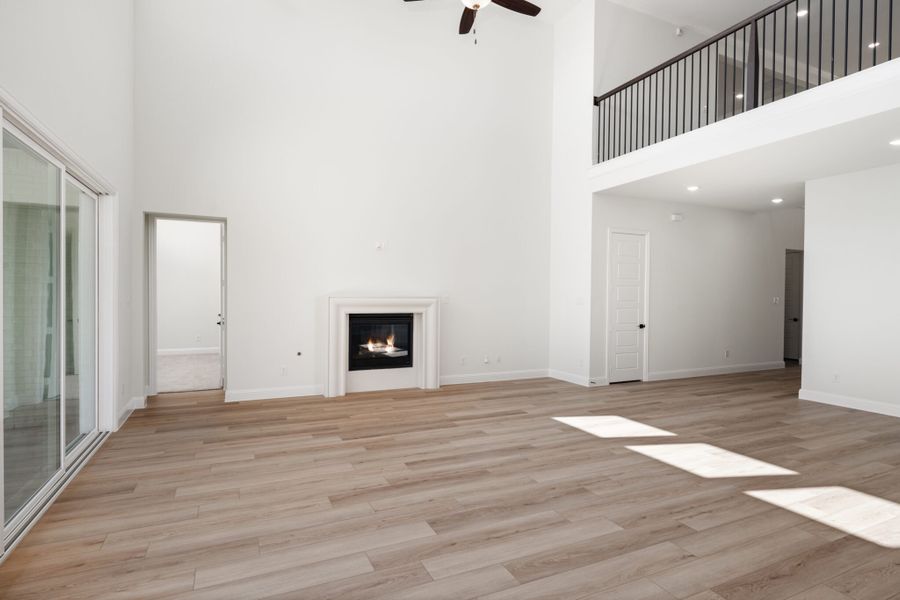 Spacious, unfurnished interior of a new home in Cambridge Crossing, Celina (Image 30).