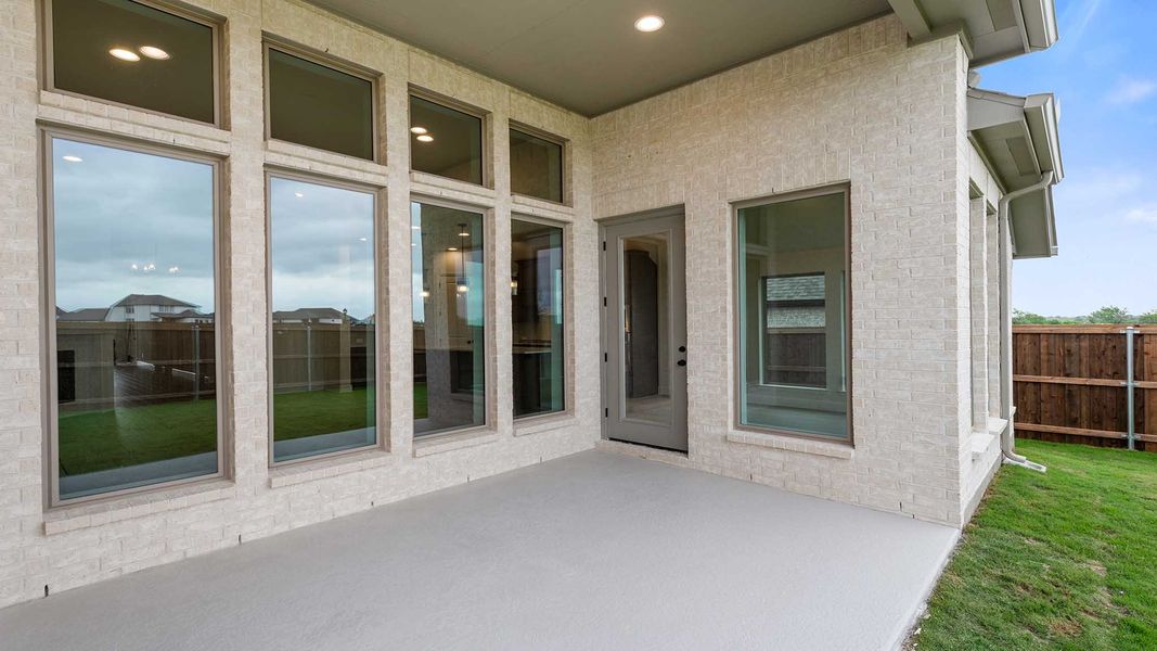 Exterior details and patio area of a home in Meraki, Forney (Image 3).