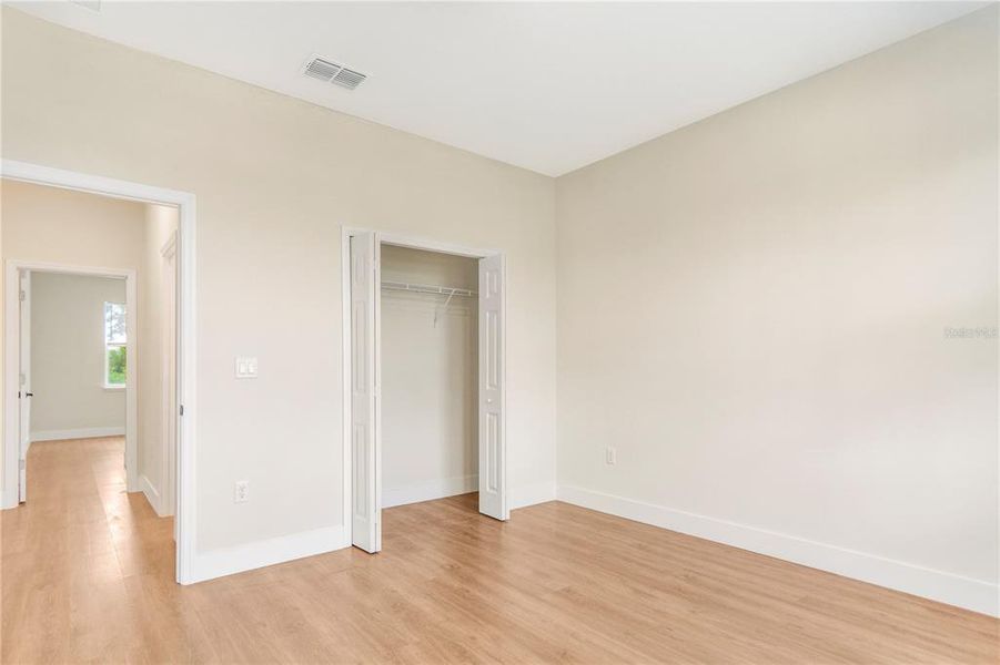 Spacious, unfurnished interior of a new home in , Ocala (Image 33).