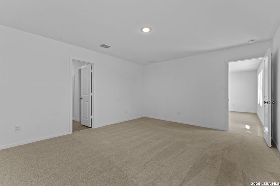 Spacious, unfurnished interior of a new home in Friendship Oaks, Fredericksburg (Image 23).