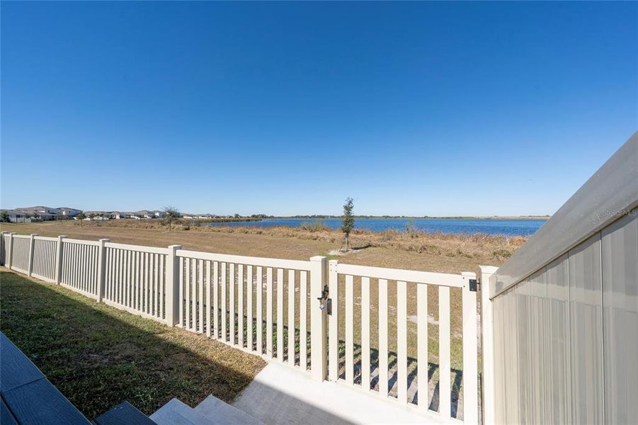 Exterior details and patio area of a home in , Lake Alfred (Image 25).