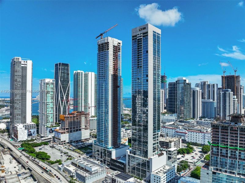 Condo located in Miami, FL showcasing its design and architecture (Image 31).