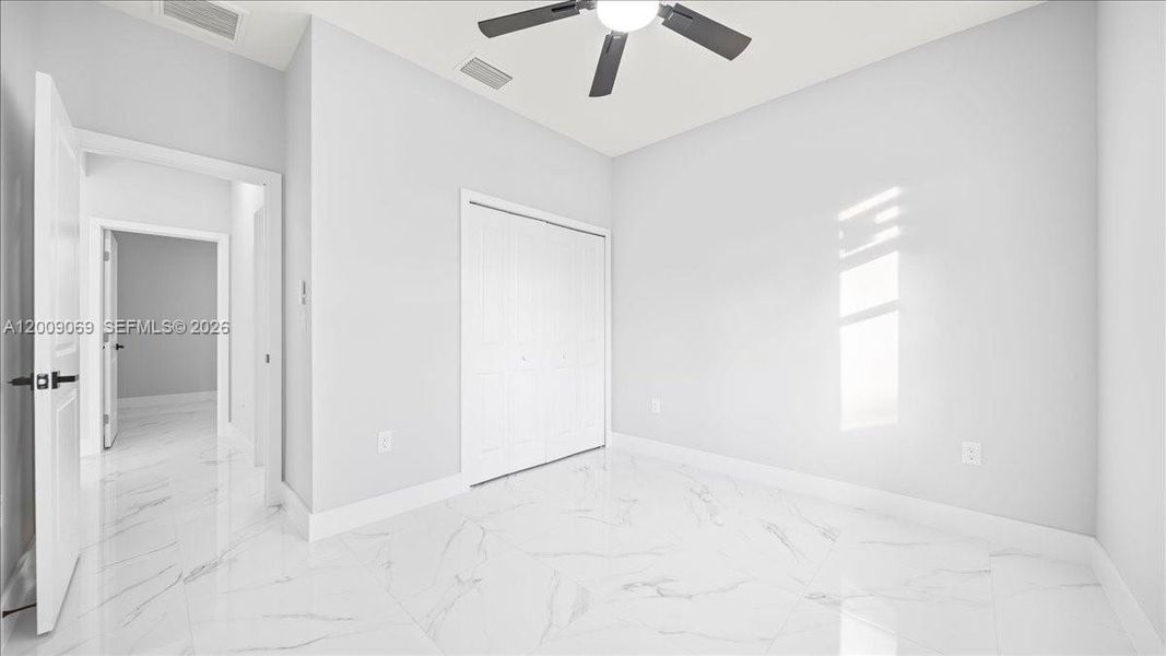 Spacious, unfurnished interior of a new home in , Cape Coral (Image 17).