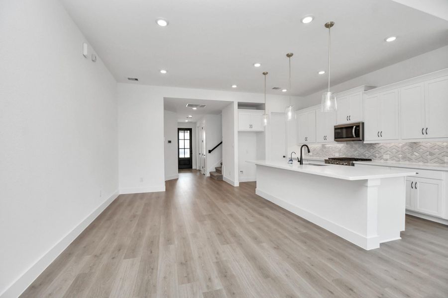 Spacious, unfurnished interior of a new home in Arabella on the Prairie: Premier Collection, Richmond (Image 14).