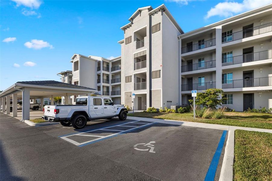 Condo located in Venice, FL showcasing its design and architecture (Image 5). Condo located in Venice, FL showcasing its design and architecture (Image 5).