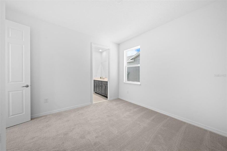 Spacious, unfurnished interior of a new home in , Ocala (Image 19).