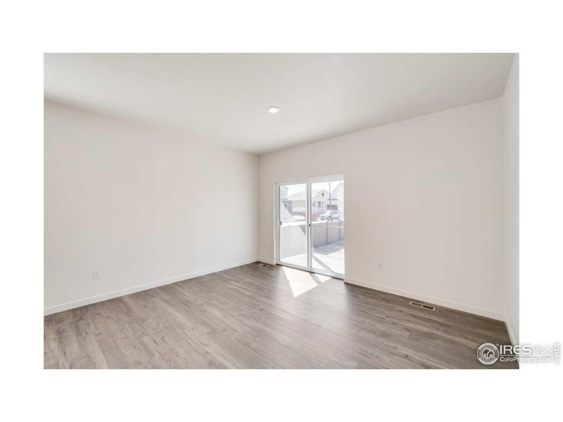 Spacious, unfurnished interior of a new home in Prairie Song, Windsor (Image 16).