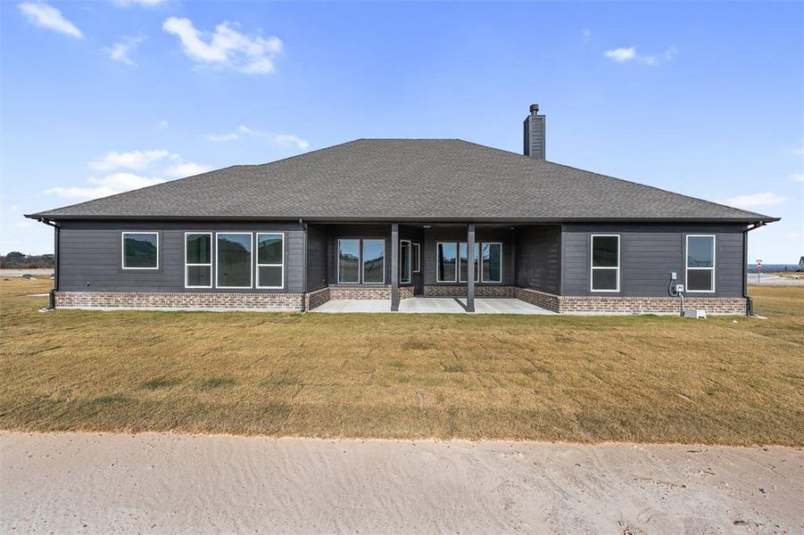 Exterior details and patio area of a home in Eagle Ridge Estates, Weatherford (Image 4).