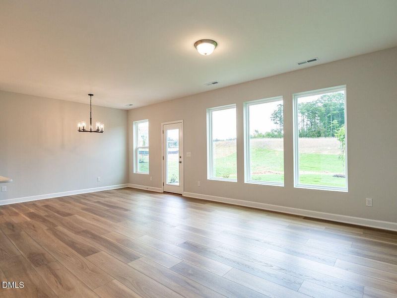 007-1280x960-family-room