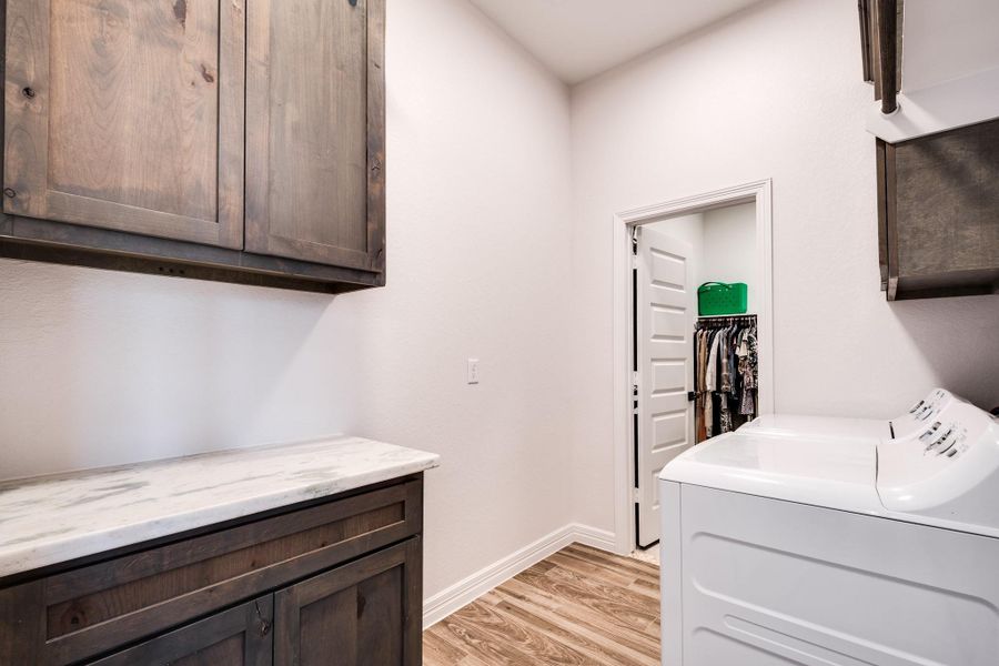 Furnished interior view inside a new home in , Anahuac (Image 11).