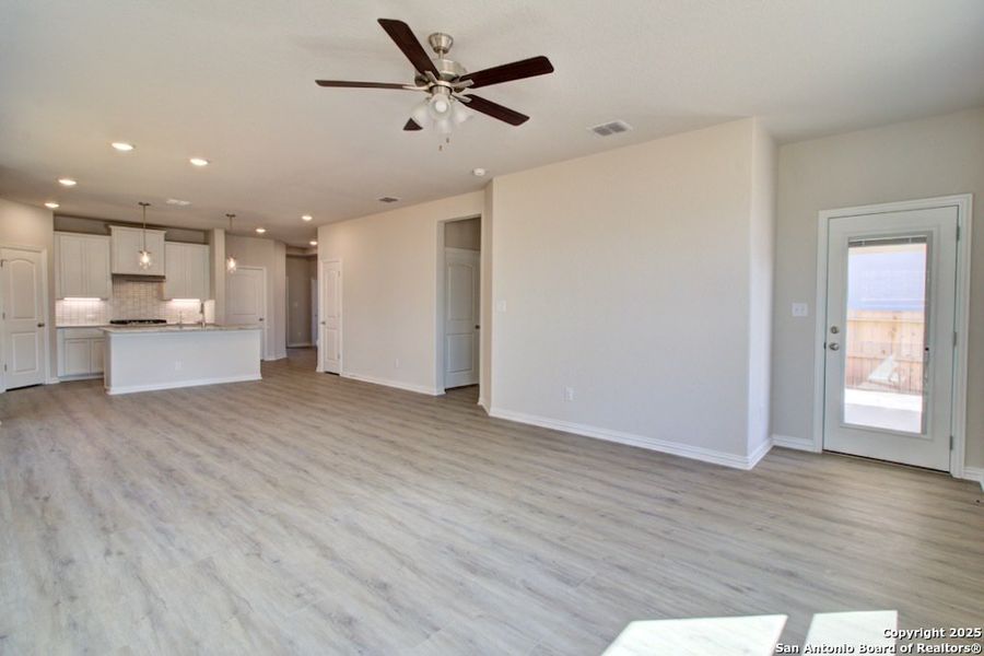 Spacious, unfurnished interior of a new home in Meyer Ranch – Premier, New Braunfels (Image 15). Spacious, unfurnished interior of a new home in Meyer Ranch – Premier, New Braunfels (Image 15).
