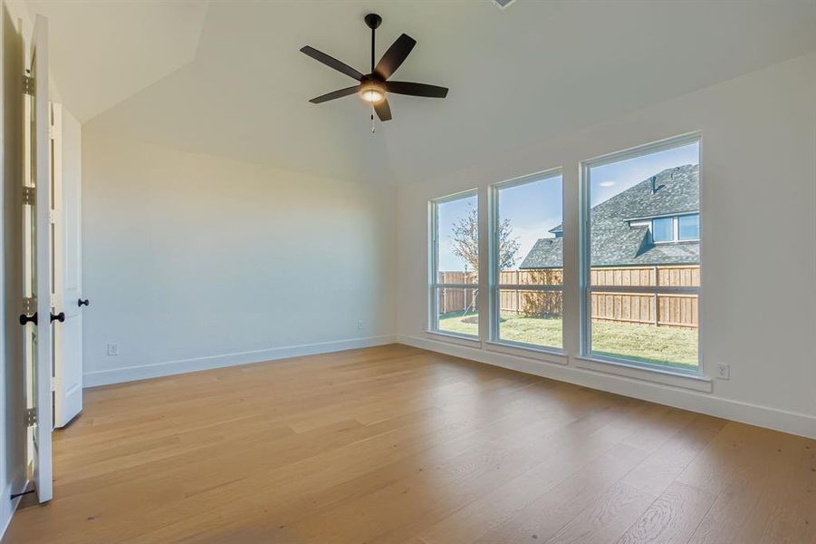 Spacious, unfurnished interior of a new home in Star Trail - 55s, Prosper (Image 14).