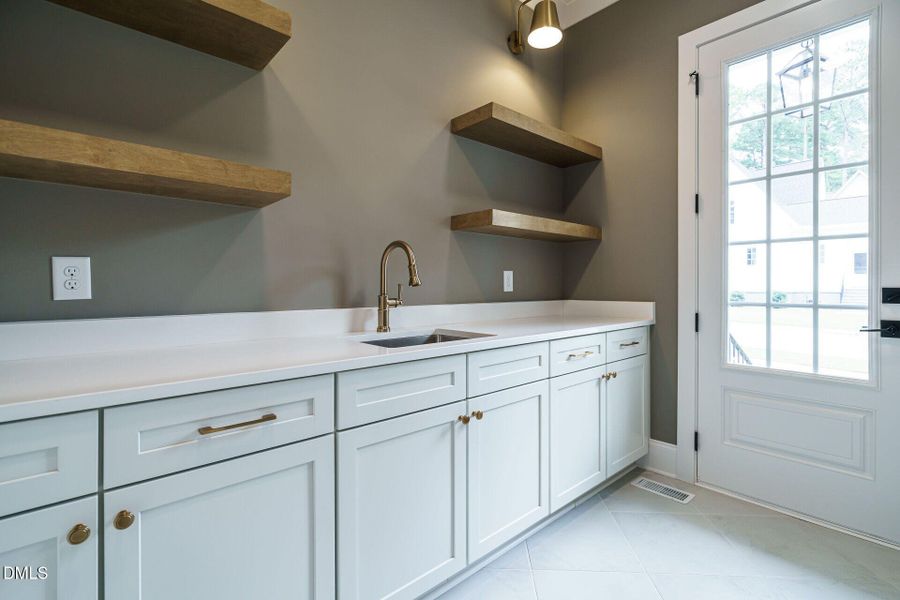 020-1920x1080-laundry-room