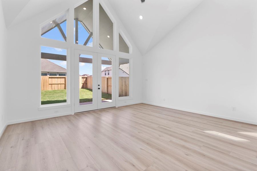 Spacious, unfurnished interior of a new home in Sienna 45', 50', Missouri City (Image 27). Spacious, unfurnished interior of a new home in Sienna 45', 50', Missouri City (Image 27).