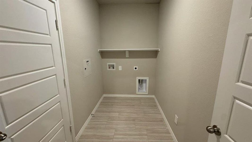 Spacious, unfurnished interior of a new home in Monarch at the Meadows, Ponder (Image 14).