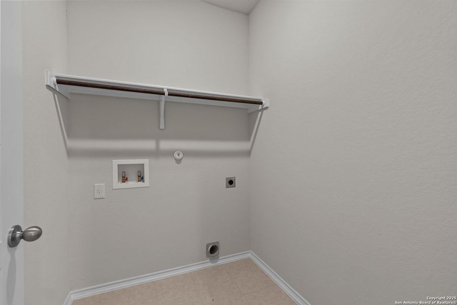 Spacious, unfurnished interior of a new home in Applewhite Meadows, San Antonio (Image 59). Spacious, unfurnished interior of a new home in Applewhite Meadows, San Antonio (Image 59).