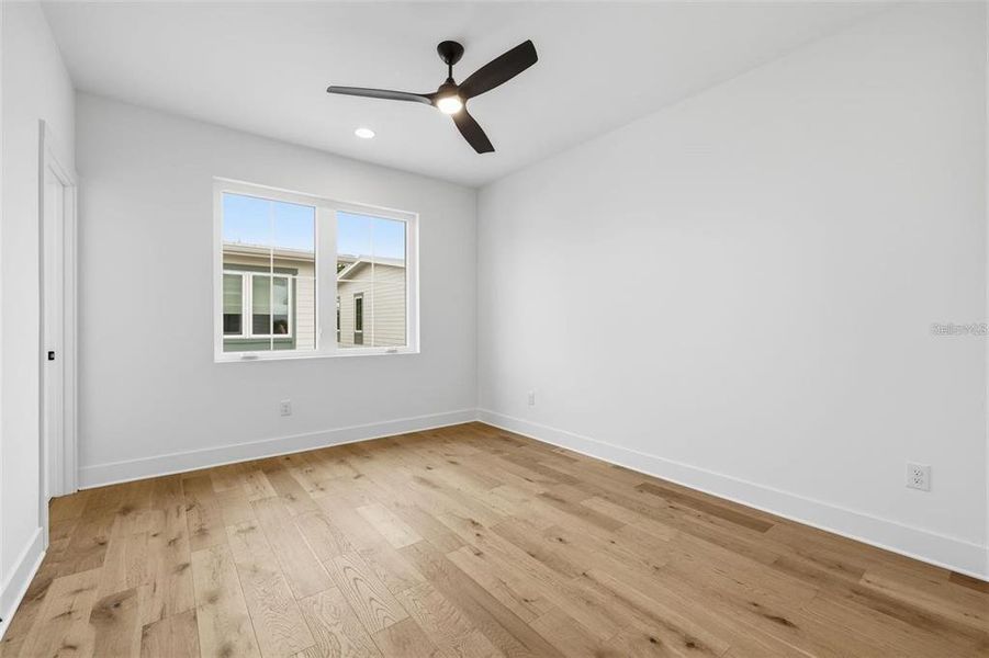 Spacious, unfurnished interior of a new home in , Tampa (Image 40).