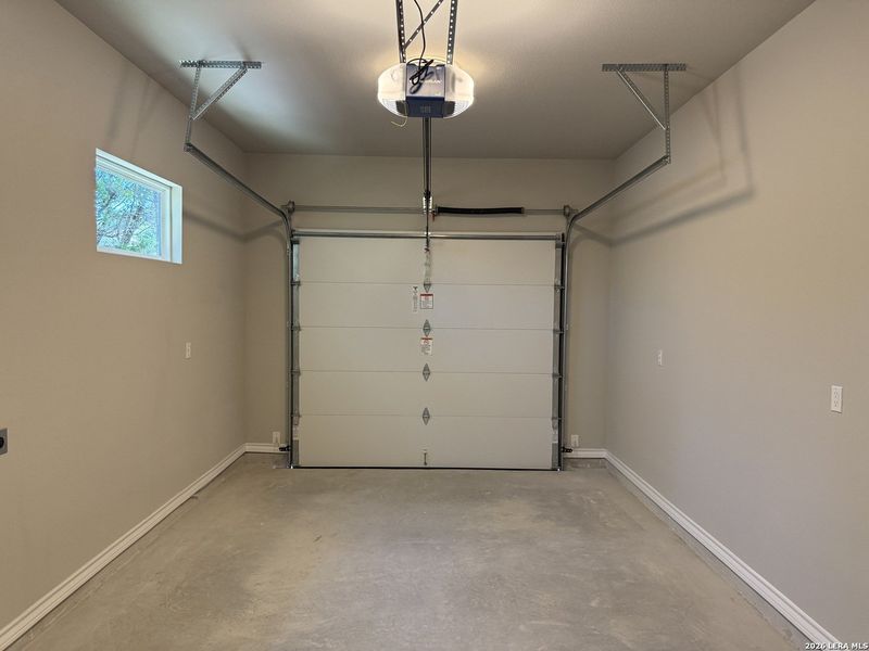 Spacious, unfurnished interior of a new home in , Spring Branch (Image 24).