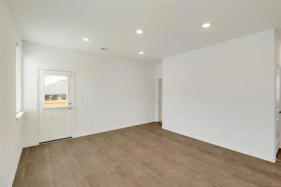 Spacious, unfurnished interior of a new home in Talavera, Kyle (Image 8).