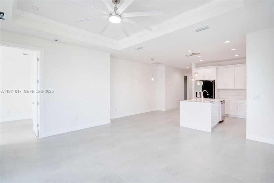 Spacious, unfurnished interior of a new home in , Cape Coral (Image 25).