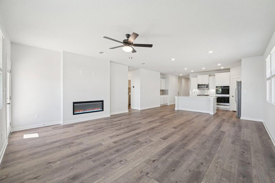 Spacious, unfurnished interior of a new home in Cloverleaf, Austin (Image 12). Spacious, unfurnished interior of a new home in Cloverleaf, Austin (Image 12).
