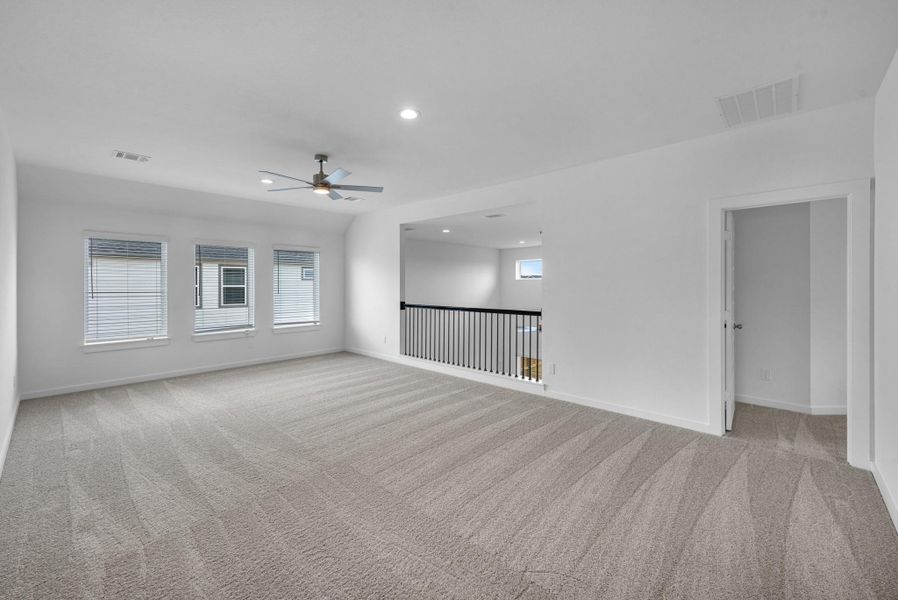 Spacious, unfurnished interior of a new home in Grand Mason Crossing, Katy (Image 17).