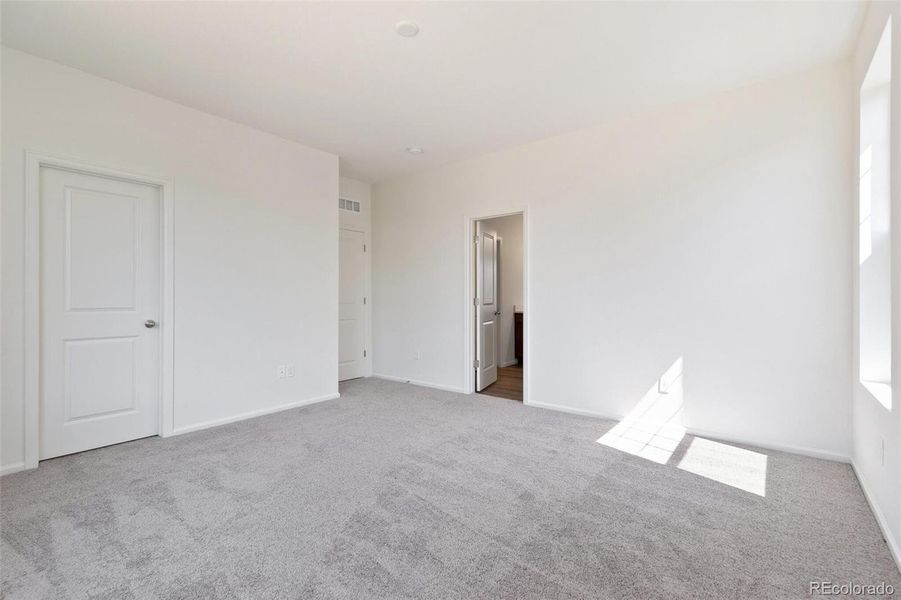 Spacious, unfurnished interior of a new home in Farmlore, Brighton (Image 25).