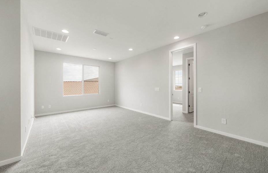 Spacious, unfurnished interior of a new home in Artisan at Asante, Surprise (Image 26).