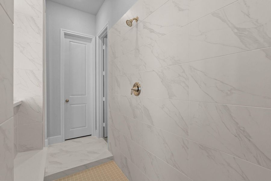 Close-up of interior finishes inside a home in Valencia 70', Manvel (Image 16).