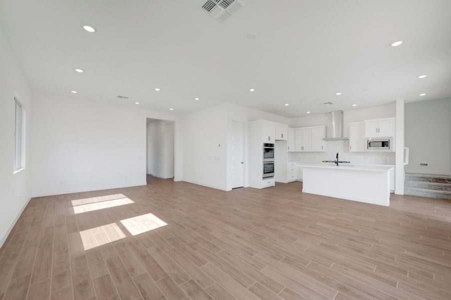 Spacious, unfurnished interior of a new home in Soleo, San Tan Valley (Image 17).
