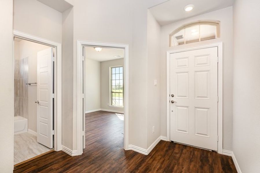 Spacious, unfurnished interior of a new home in Courts Of Bonnie Brae, Denton (Image 12).